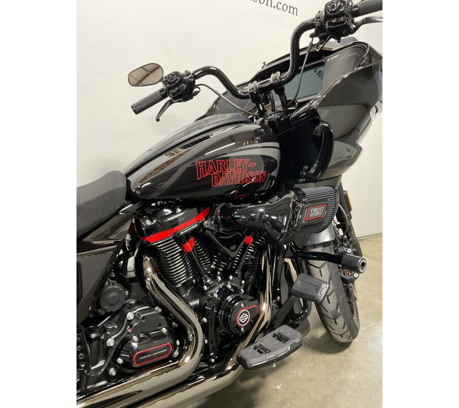 2024 Harley-Davidson® CVO™ Road Glide® ST Raven Metallic