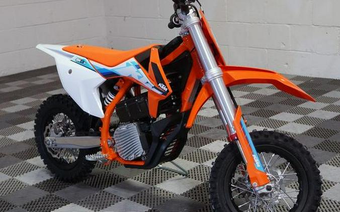 2023 KTM SX-E 3 First Look [Just In Time For Christmas]