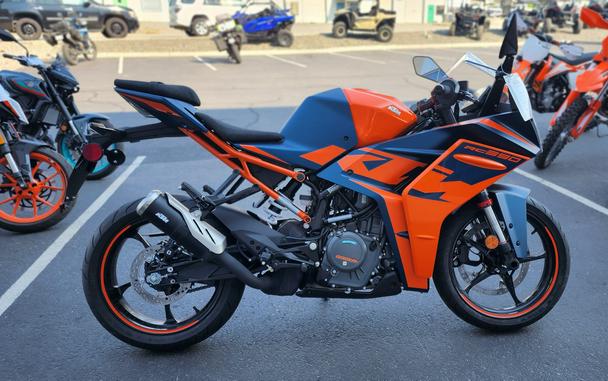 2022 KTM RC 390 Review [11 Fast Facts From the Street + Track]