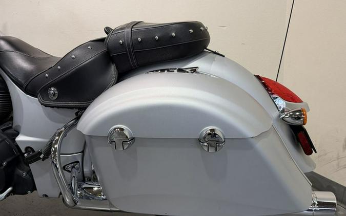 2018 Indian Chieftain Classic ABS Star Silver Smoke