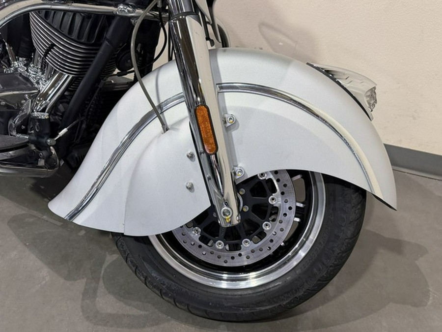 2018 Indian Chieftain Classic ABS Star Silver Smoke