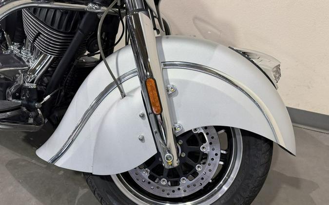 2018 Indian Chieftain Classic ABS Star Silver Smoke