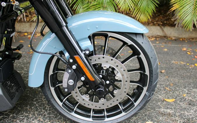 2024 FLTRT Road Glide® 3 - In Sharkskin Blue