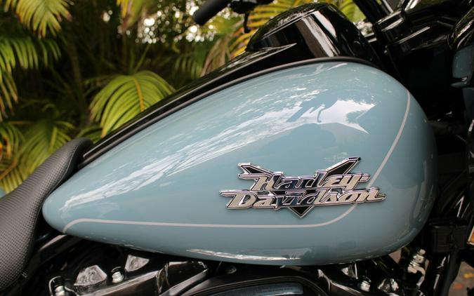 2024 FLTRT Road Glide® 3 - In Sharkskin Blue