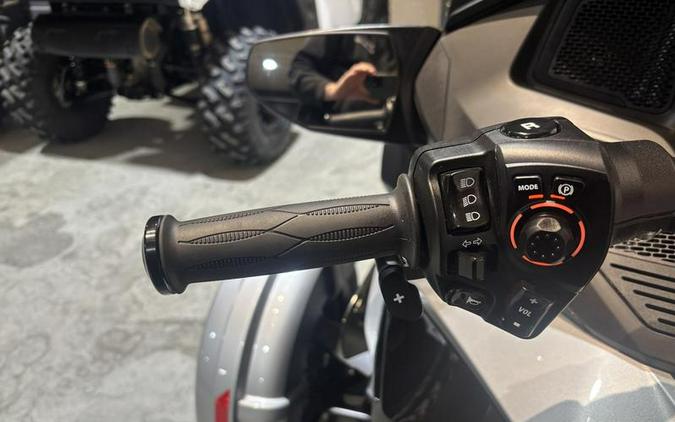 2023 Can-Am® Spyder RT Limited Dark Wheels