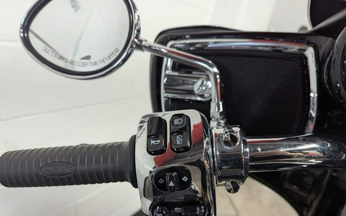 2019 Indian Chieftain Classic Thunder Black Ivory Cream