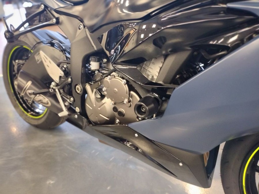 2023 Kawasaki Ninja® ZX™-6R Base