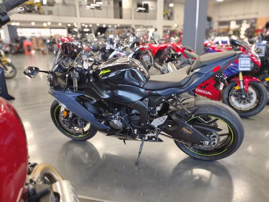 2023 Kawasaki Ninja® ZX™-6R Base