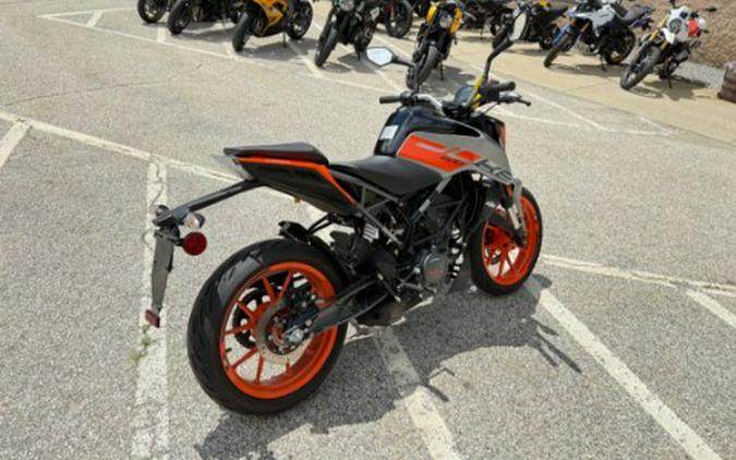 2023 KTM 200 Duke
