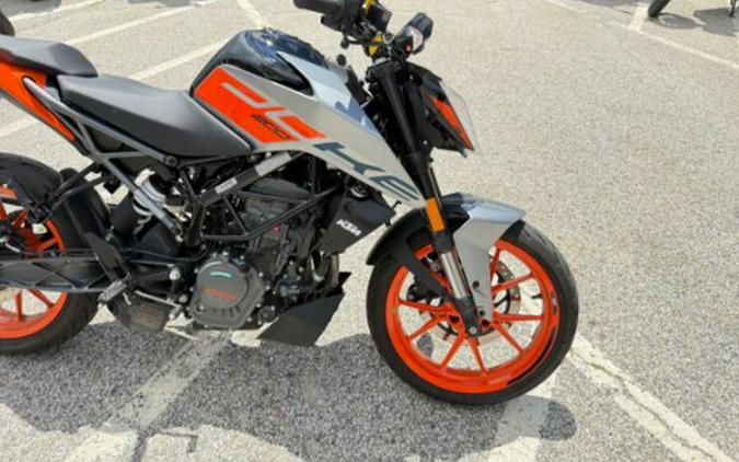2023 KTM 200 Duke