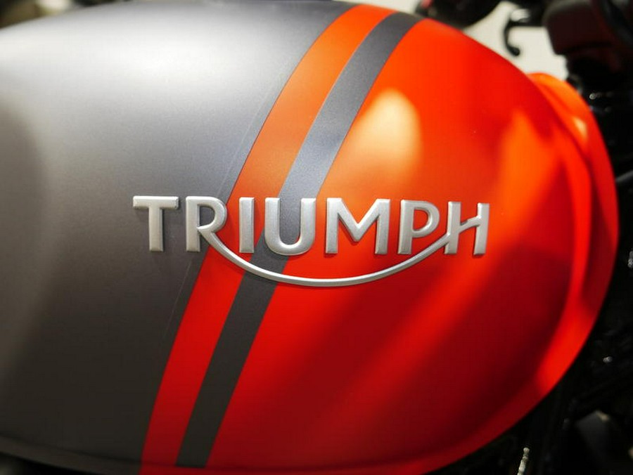2025 Triumph Bonneville Bobber Matte Graphite/Matte Baja Orange