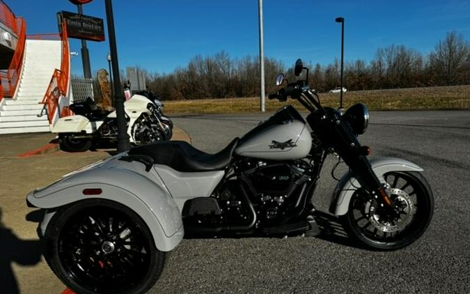 2024 Harley-Davidson Freewheeler Billiard Gray