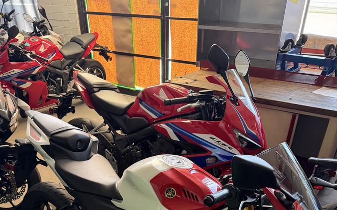 2026 YAMAHA YZF R3 70TH ANNIVERSARY EDITION
