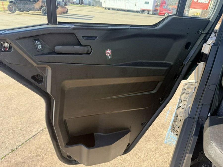 2024 Can-Am Defender DPS CAB HD9
