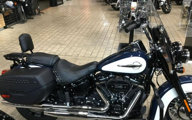 2019 Harley-Davidson Heritage Classic 114 Billiard Blue/Billiard White Includes 1 Year Warranty