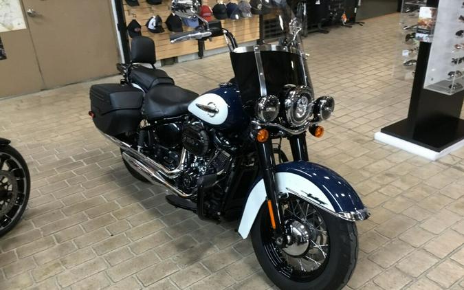 2019 Harley-Davidson Heritage Classic 114 Billiard Blue/Billiard White Includes 1 Year Warranty