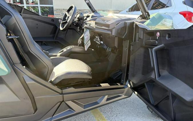 2026 Can-Am® Commander MAX DPS 700