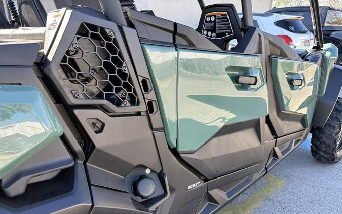 2026 Can-Am® Commander MAX DPS 700