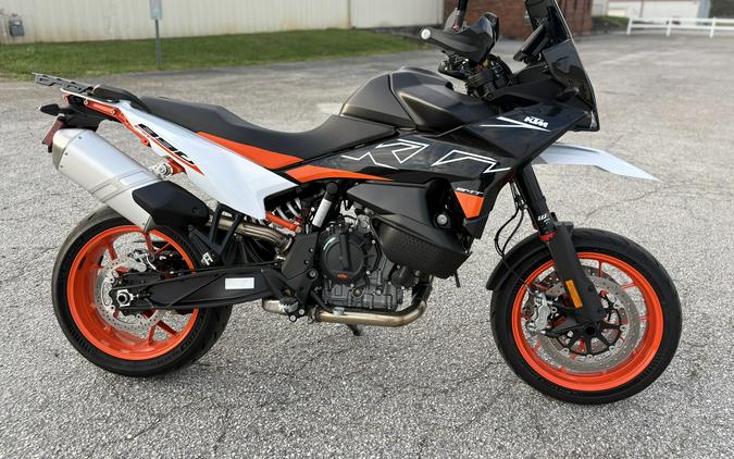 2024 KTM 890 SMT