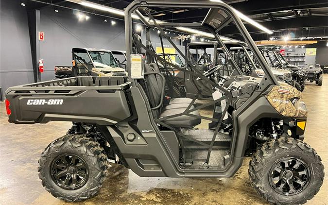 2024 Can-Am Defender DPS HD7