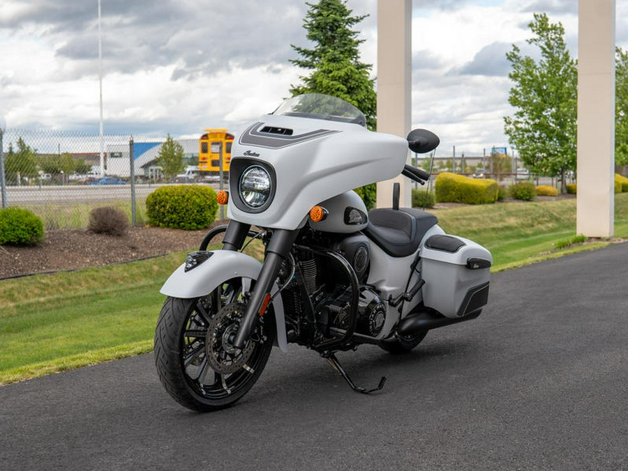 2024 Indian Motorcycle® Chieftain® Dark Horse® w/Powerband Audio Pkg Ghost White Metallic Smoke wit