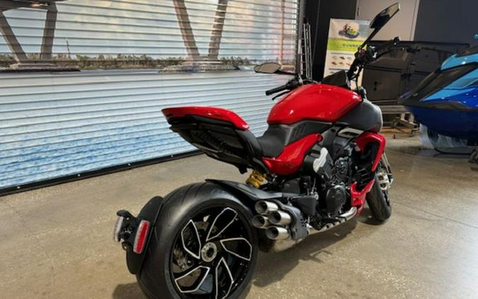 2024 Ducati Diavel V4 Red