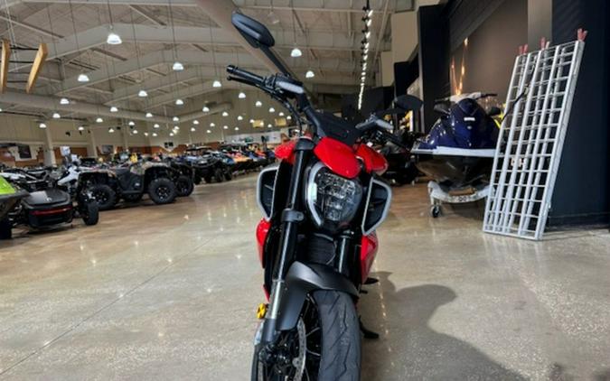 2024 Ducati Diavel V4 Red