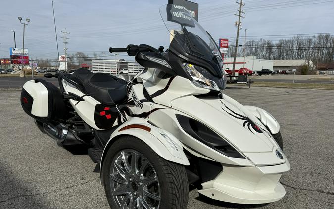 2013 Can-Am Spyder® ST-S SE5