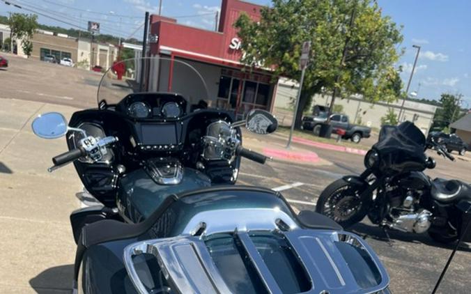 2026 Indian Motorcycle® Pursuit® Limited 112 w/PowerBand Audio Cascade Green with Black Metallic