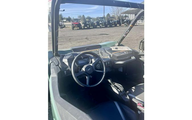 2025 Can-Am Commander DPS 700 9PSB