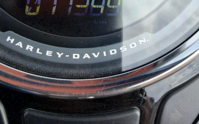 2019 Harley-Davidson® Heritage Classic 114 Billiard Blue/Billiard White