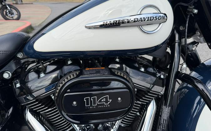 2019 Harley-Davidson® Heritage Classic 114 Billiard Blue/Billiard White