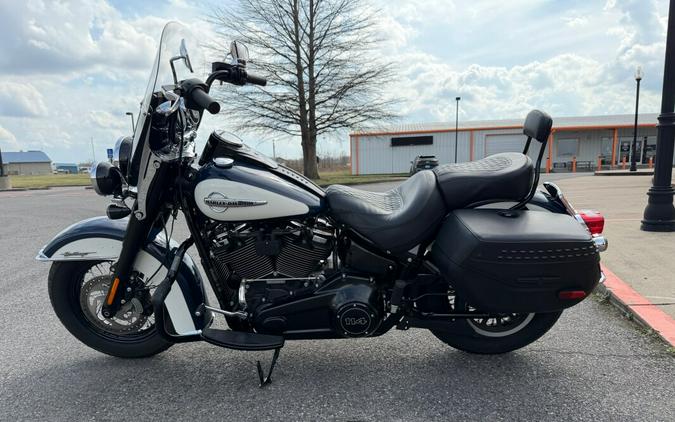 2019 Harley-Davidson® Heritage Classic 114 Billiard Blue/Billiard White