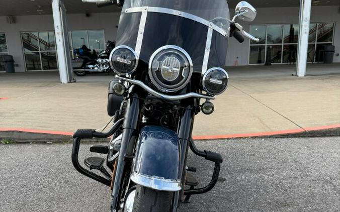 2019 Harley-Davidson® Heritage Classic 114 Billiard Blue/Billiard White