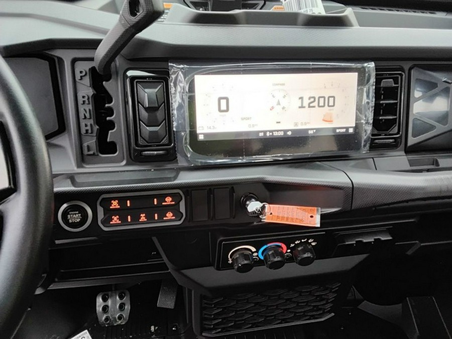 2026 Can-Am Defender XT CAB HD11 With 10.25 In.Display
