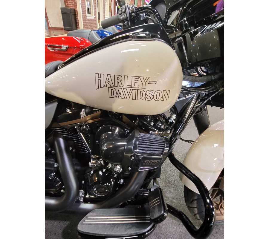 2023 Harley-Davidson Street Glide ST White Sand Pearl – Black Finish