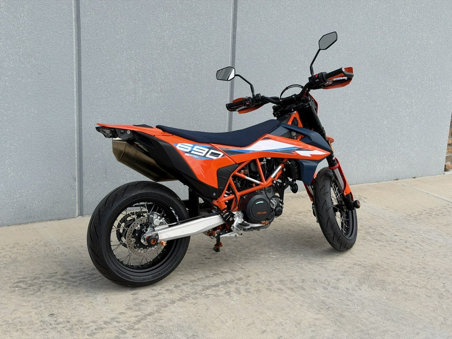 2024 KTM 690 SMC R