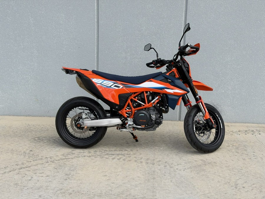 2024 KTM 690 SMC R