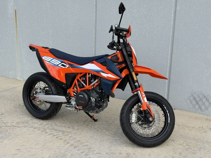 2024 KTM 690 SMC R