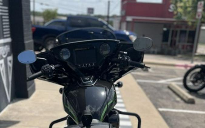 2026 Indian Motorcycle® Chieftain PowerPlus Dark Horse Signature Series Abyss Metallic / Cypher Gr