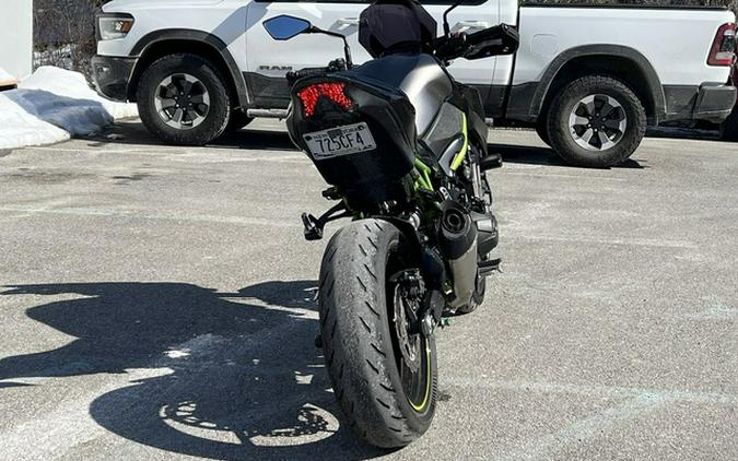 2020 Kawasaki Z900 ABS Metallic Graphite Gray/Metallic Spark Bla