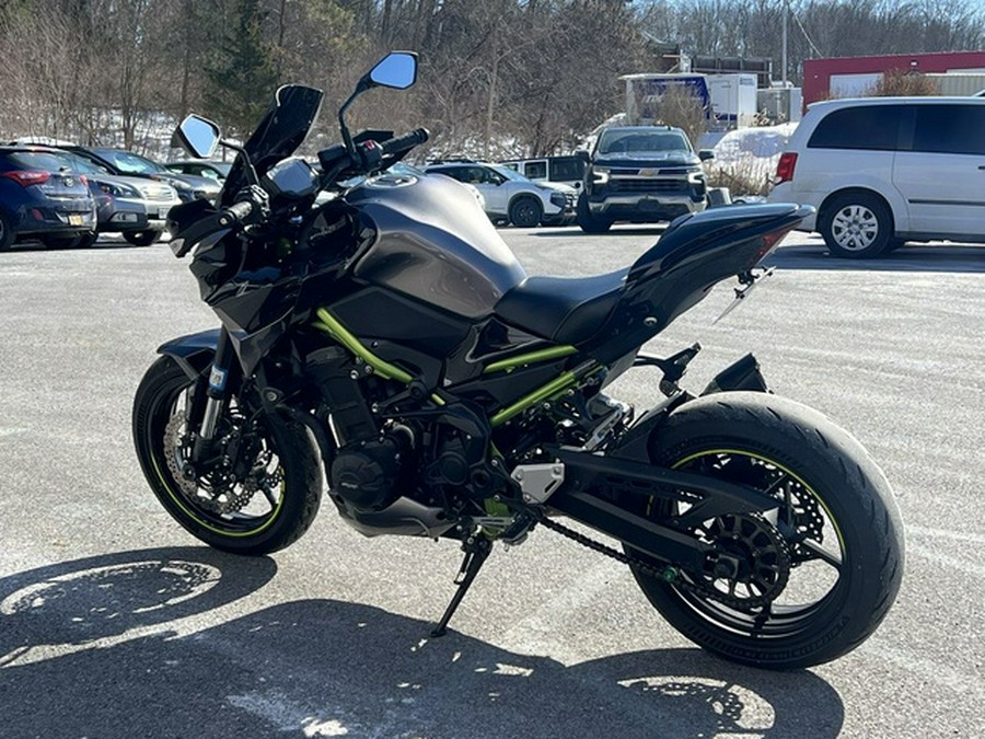 2020 Kawasaki Z900 ABS Metallic Graphite Gray/Metallic Spark Bla