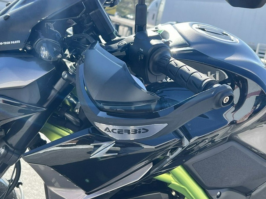 2020 Kawasaki Z900 ABS Metallic Graphite Gray/Metallic Spark Bla