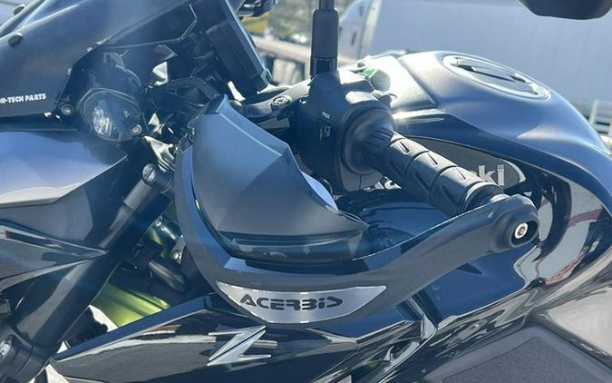 2020 Kawasaki Z900 ABS Metallic Graphite Gray/Metallic Spark Bla