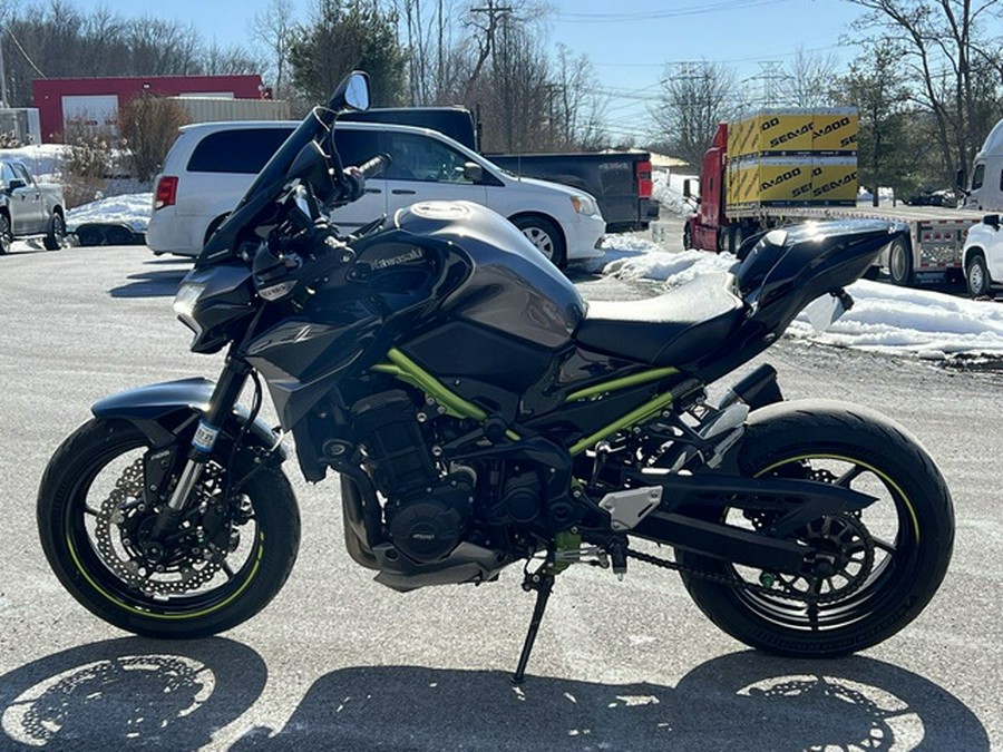 2020 Kawasaki Z900 ABS Metallic Graphite Gray/Metallic Spark Bla