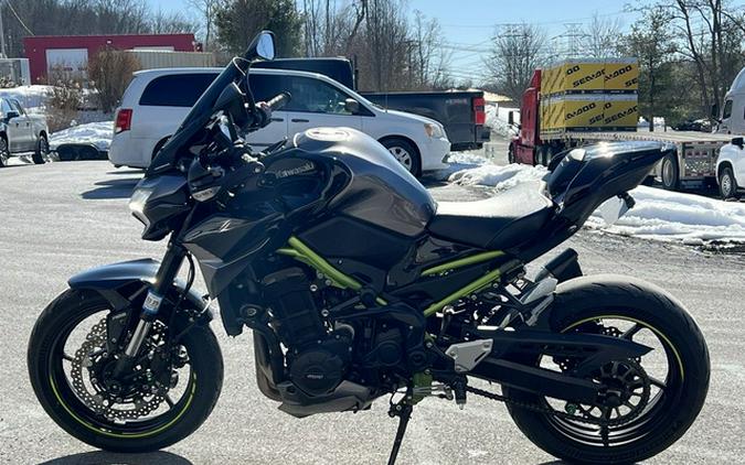 2020 Kawasaki Z900 ABS Metallic Graphite Gray/Metallic Spark Bla