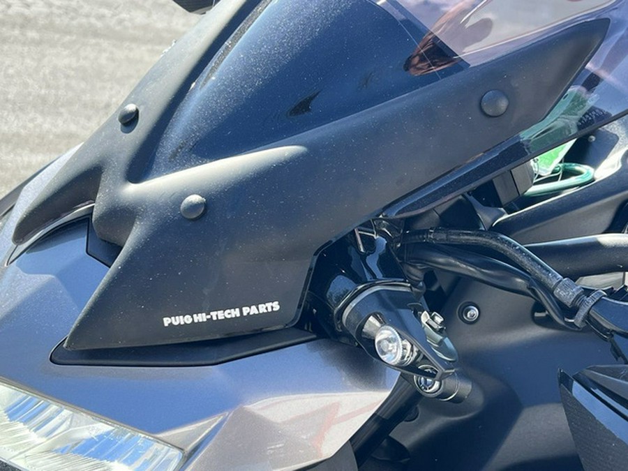 2020 Kawasaki Z900 ABS Metallic Graphite Gray/Metallic Spark Bla