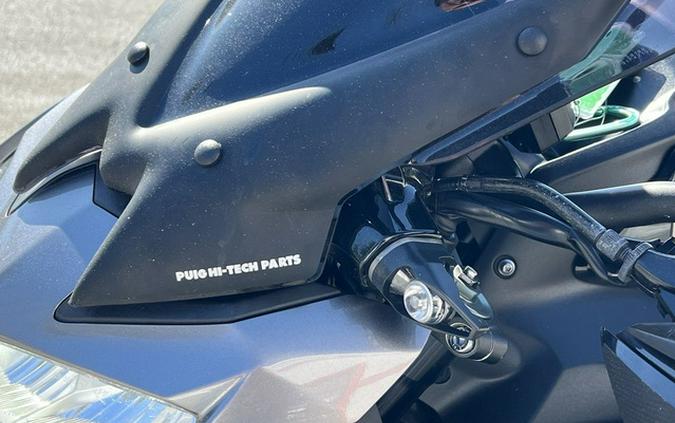 2020 Kawasaki Z900 ABS Metallic Graphite Gray/Metallic Spark Bla