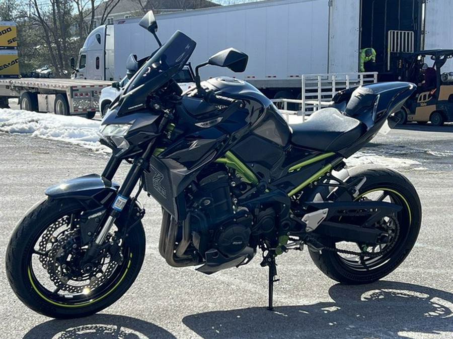 2020 Kawasaki Z900 ABS Metallic Graphite Gray/Metallic Spark Bla