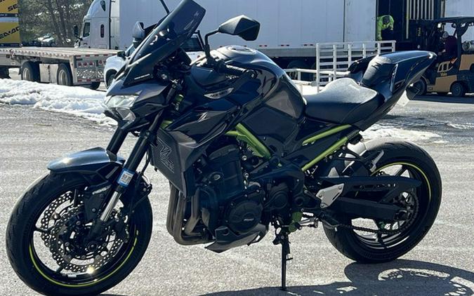 2020 Kawasaki Z900 ABS Metallic Graphite Gray/Metallic Spark Bla